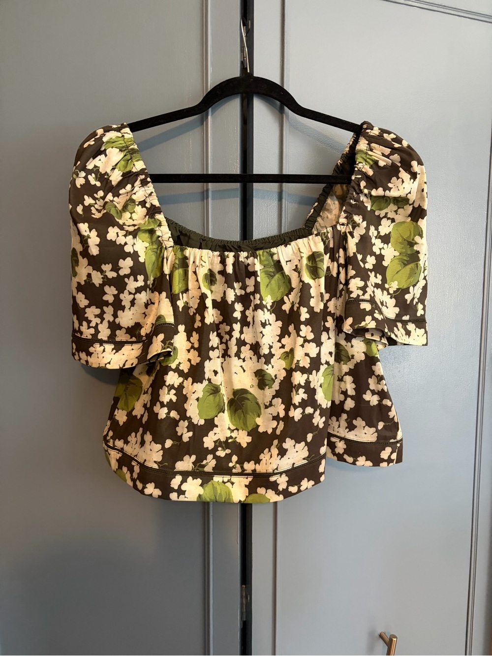 Tuckernuck Women's Floral Puff-Sleeve Crop Top in Brown and Green